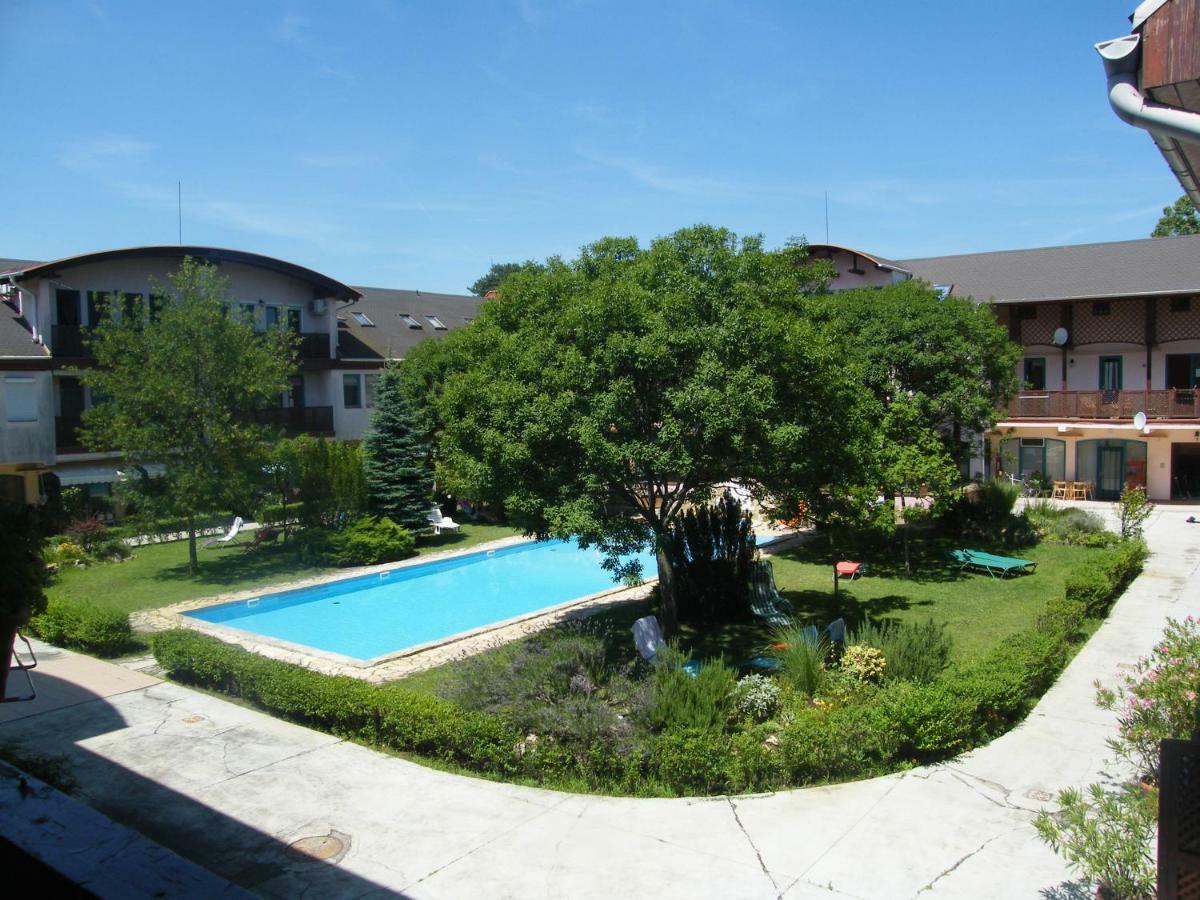 Appartamento Dorina Apartman Balatonlelle Esterno foto
